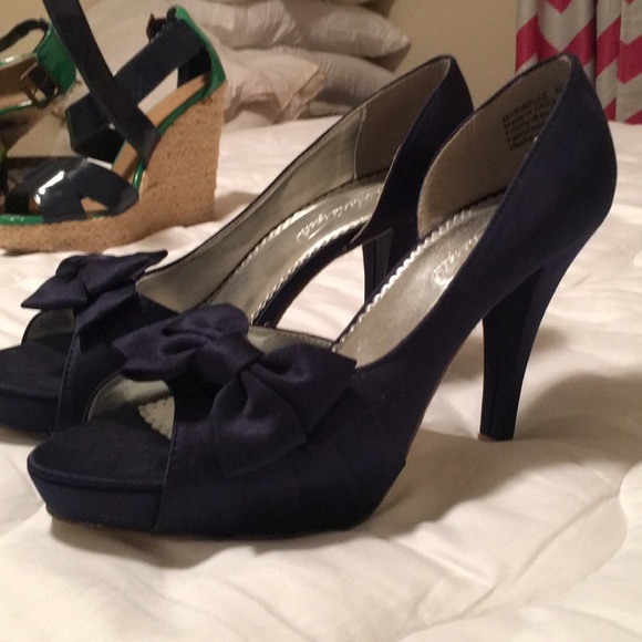 Navy blue satin heels with bow - Picture 2 of 6